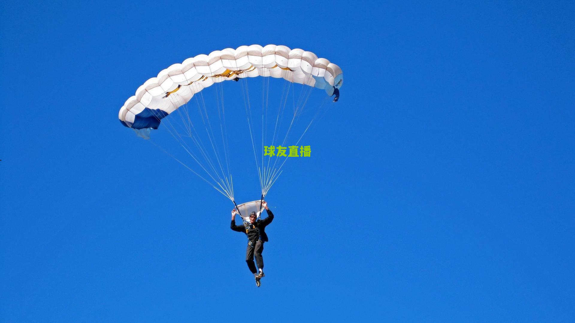 巴黎防线支柱告别王子公园，金彭贝转投卡塔尔体育开启新征程